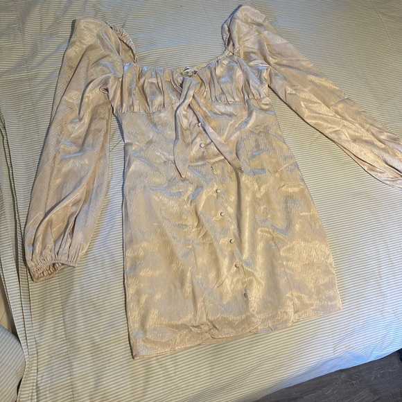 Satin mini dress cream size medium new with tags - Picture 4 of 6